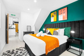Luxury 3 Bedroom Apartment - Terrace - Near City Centre - WiFi - Smart TV 1MR